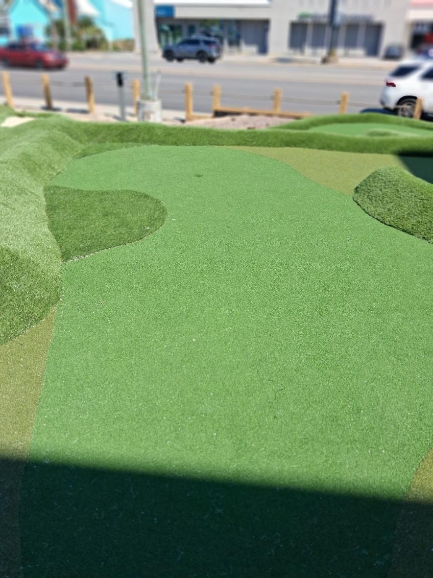 Miniature golf course with heart hole