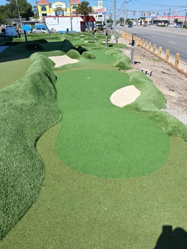 Miniature golf course roadside attraction
